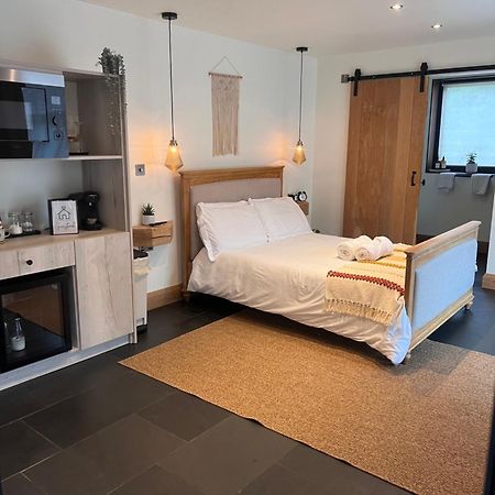 Luxury Courtyard Studio In Llangollen Kültér fotó