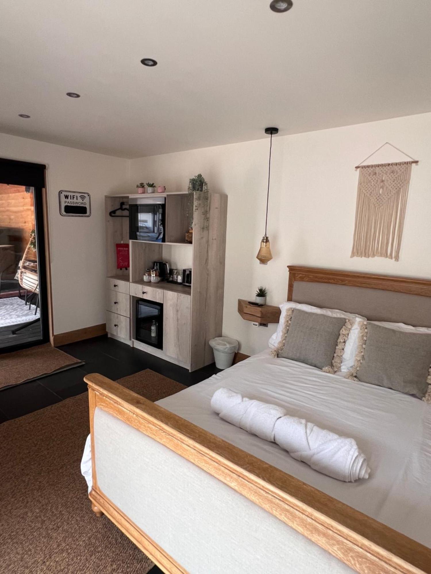 Luxury Courtyard Studio In Llangollen Kültér fotó